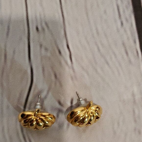 Gold colored jack o lantern post earrings - Picture 2 of 4
